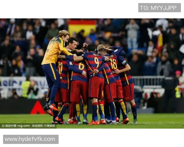 足球球星激情庆祝瞬间精彩回顾 展现胜利背后的力量与坚持 足球球星激情庆祝瞬间精彩回顾 展现胜利背后的力量与坚持