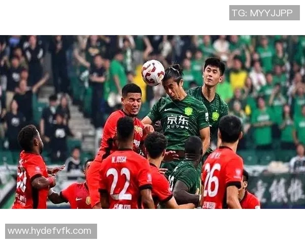 足球球星赛场激烈言辞频频飚脏话引发争议与讨论